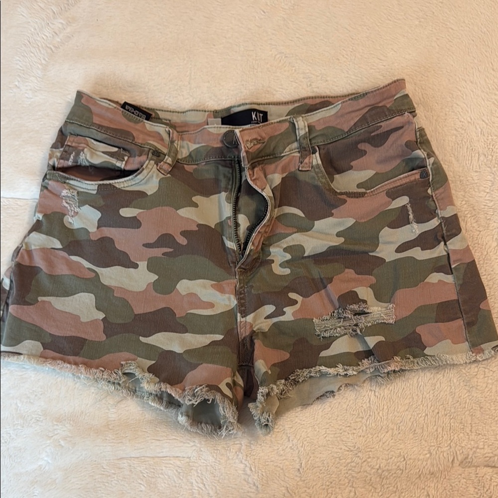Women's Camouflage Shorts, Kut From The Cloth, size 8